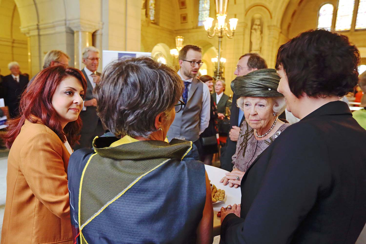 Athina Vidaki praat met hkh prinses Beatrix