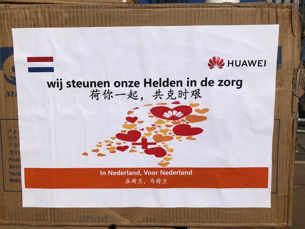 Mondneus maskers geschenk van Huawei