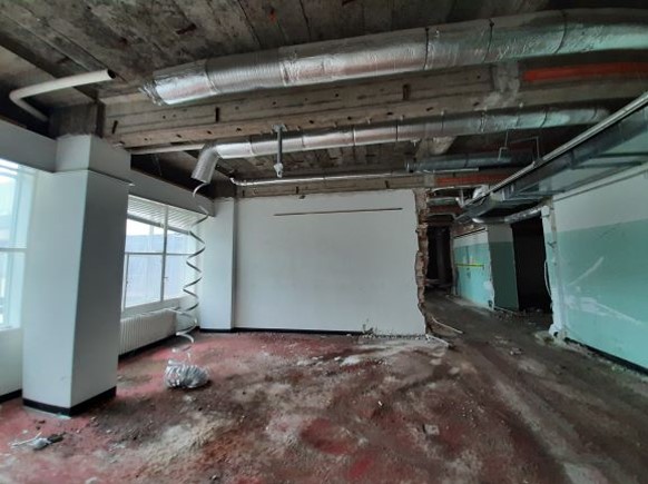 3e etage H-gebouw, voormalige afdeling Maag-Darm- en Leverziekten (MDL)| kamer met rood tapijt