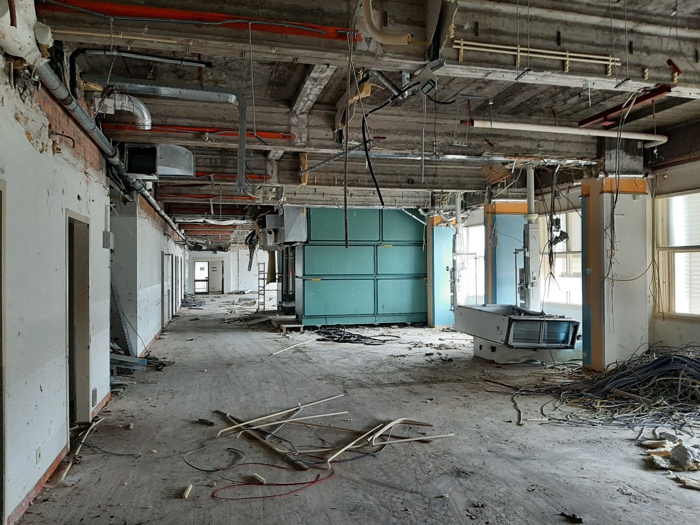 3e etage H-Zuid – aan de zijde van de ‘s Gravendijkwal - In afwachting om gesloopt te worden