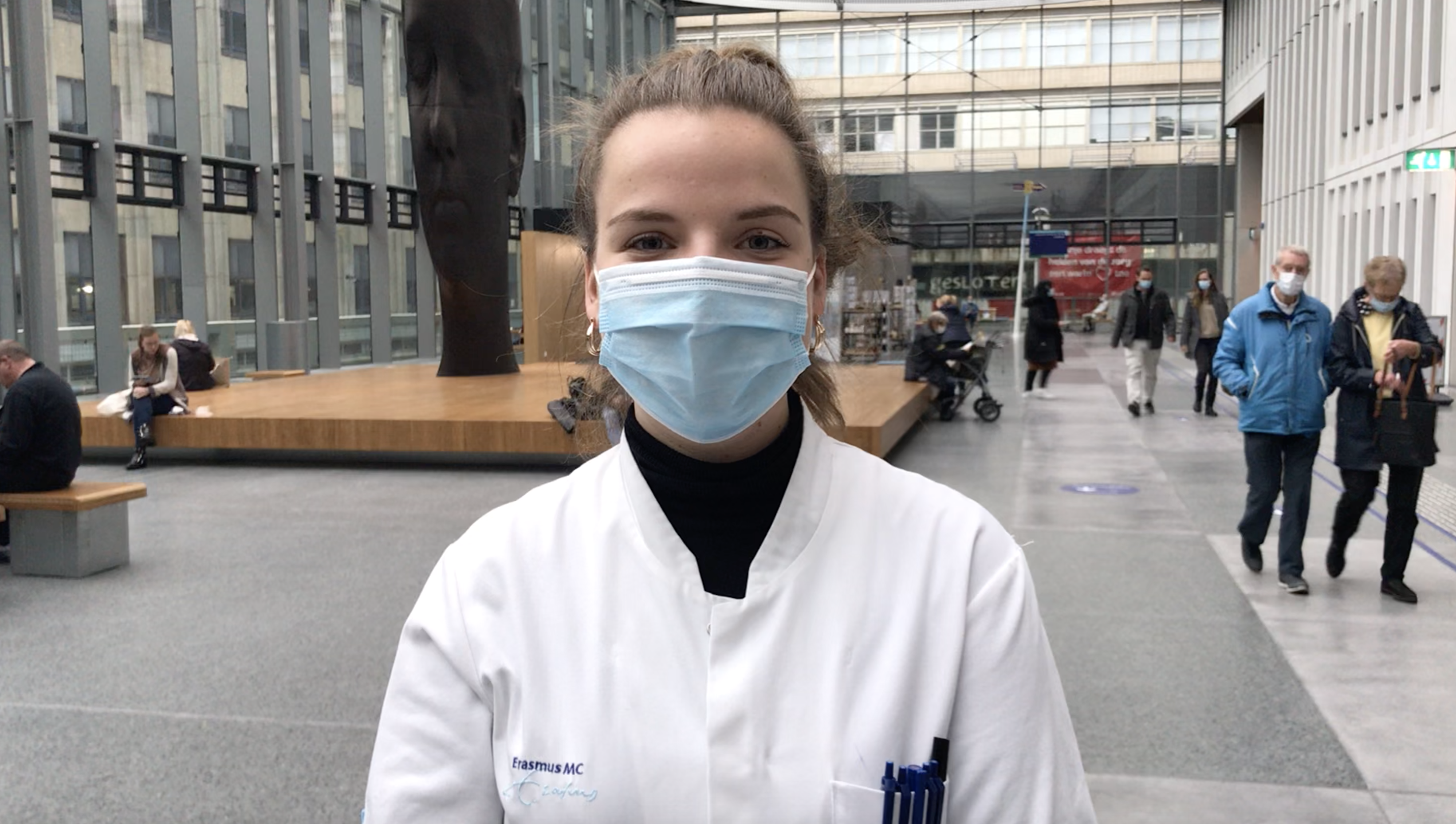 mondkapje in openbare ruimte