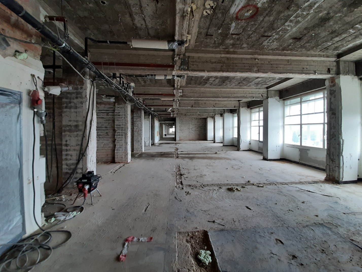 10e etage H-gebouw | Voormalig IC gebied, aan de zijde van het nieuwe ziekenhuis| alle binnenmuren zijn gesloopt