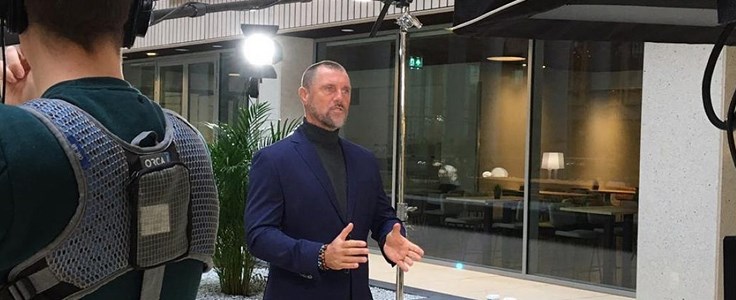 Tv-opnames van voetballer John de Wolf bij patiëntencentrum PATIO Tv-opnames van voetballer John de Wolf bij patiëntencentrum PATIO