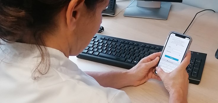 Arts-gebruikt-beterDichtbij-app-mobiel Arts-gebruikt-beterDichtbij-app-mobiel
