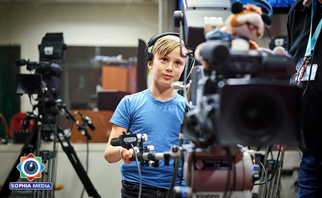 Jongen achter de camera