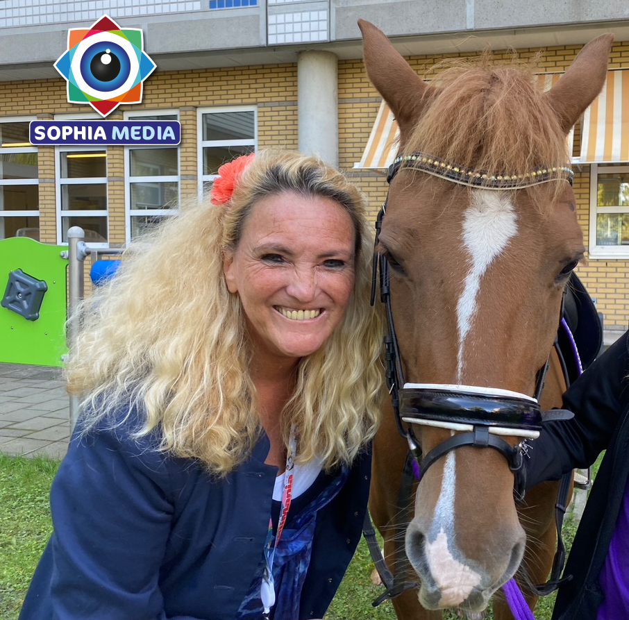 Annelies met paard op dierendag