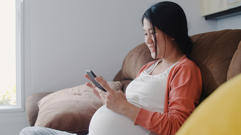 Safe-at-home-via-Luscii-app-en-bloeddrukmeter