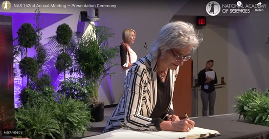Prof. Koopmans signs the NAS registry