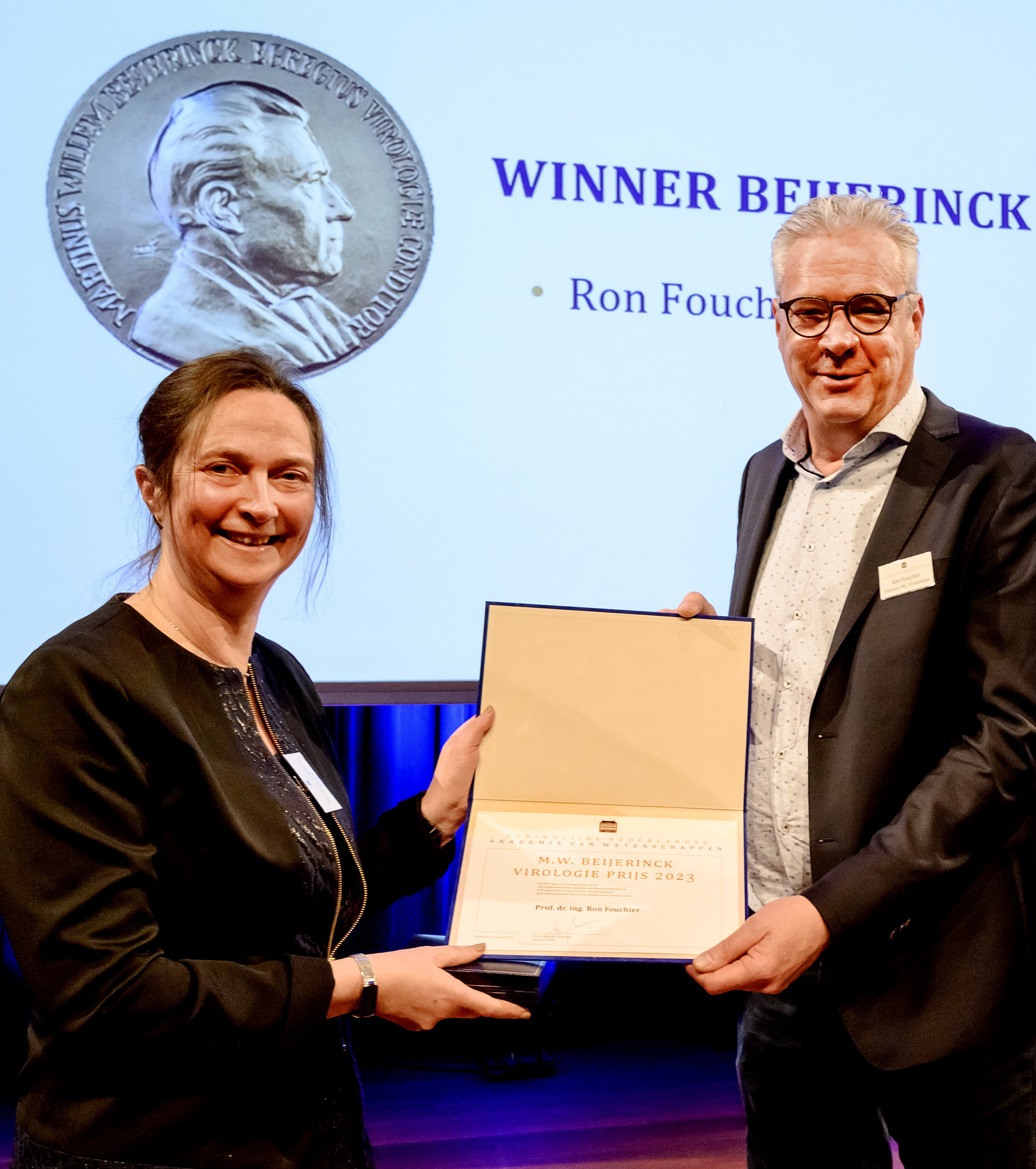 Ron Fouchier ontvangt Beijerinck Virologie Prijs