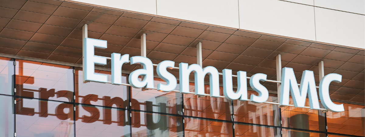 Erasmus MC letters op het hoofdgebouw